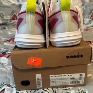 Diadora tennis shoes. Never worn! Beautiful shoes.